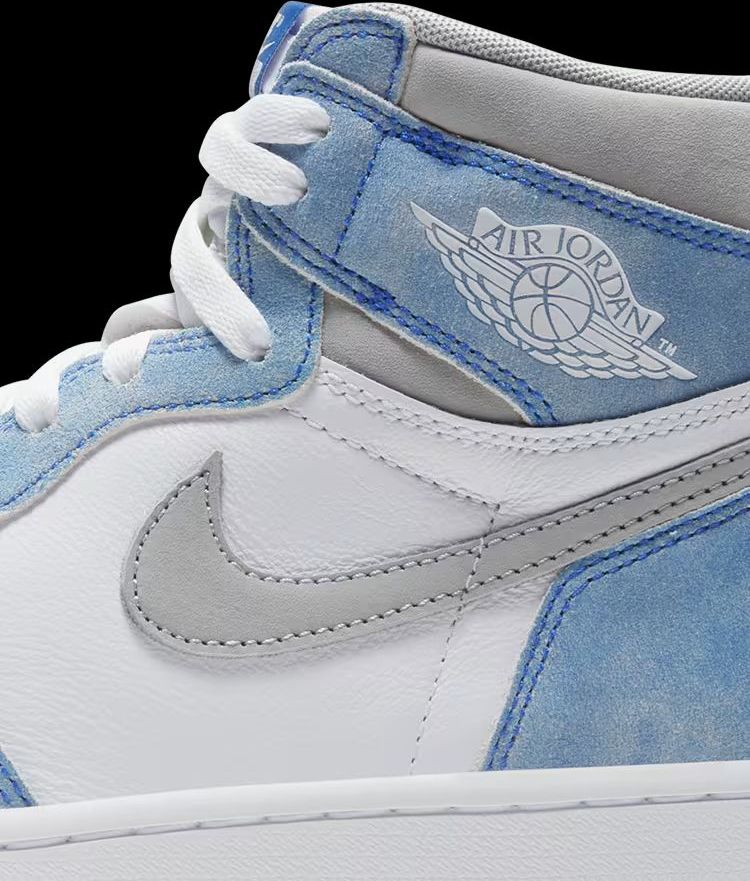 Air Jordan 1 Hyper Royal view 2